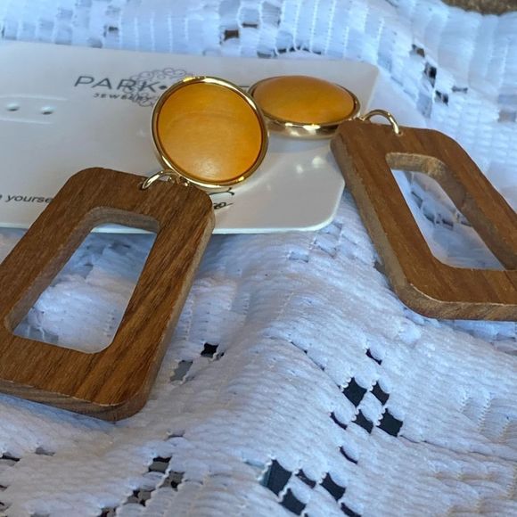 NWT ⛱️ 🕶️ KAHLUA WOODEN EARRINGS SUMMER FUN BOHEMIAN STYLE FUNKY - Picture 4 of 9
